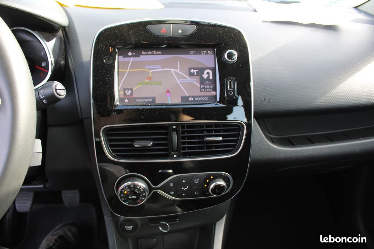Renault CLIO 4 PHASE II TCE 90 CV BUSINESS GPS MÉDIA USB RÉGULATEUR BLUETOOTH CLIM AUTO RADARS (image 11)