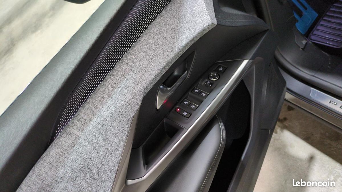 PEUGEOT 5008 HYBRID 145CH E-DCS6 7PL GT | TOIT PANO - CAM 360 - HAYON ELEC - SIEGES AV + VOLANT CHAUFf (image 17)