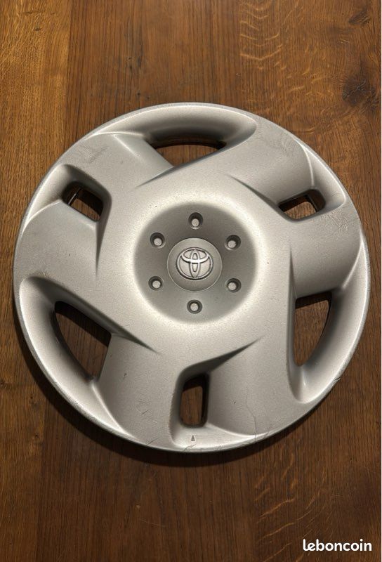Enjoliveur de roue 15 pouces Toyota Corolla (image 1)