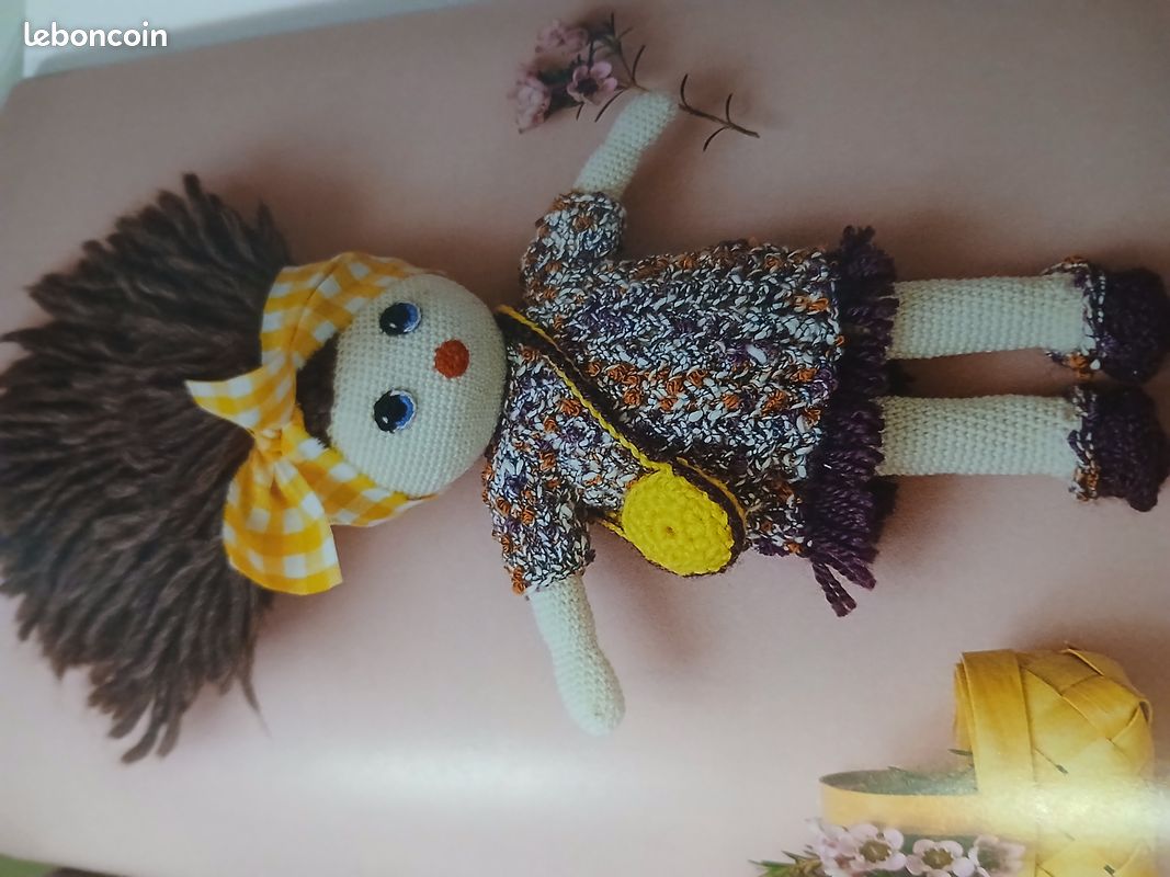Livre crochet et couture "poupée Cerise et ses 12 panoplies"Neuf (image 8)