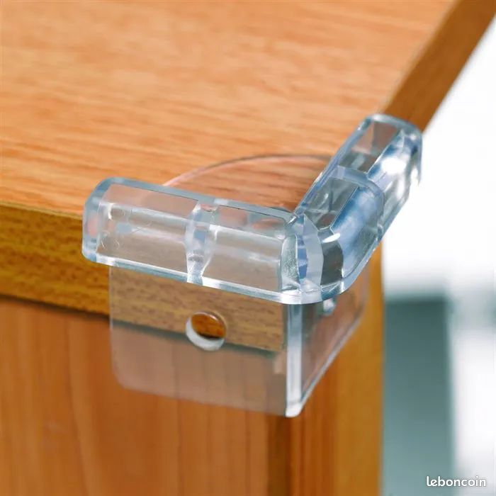 Protections des coins de table pour bébé marque Safety 1st (image 2)