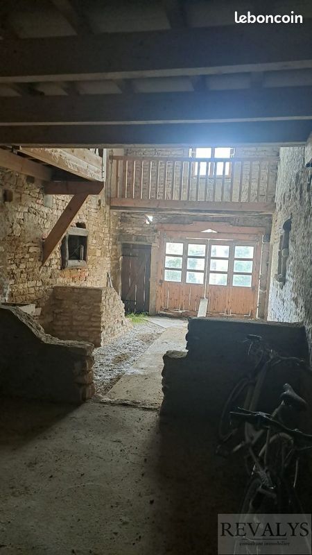 Maison 10 pièces 485 m² · à Orret · 485 m² · 35 000 €