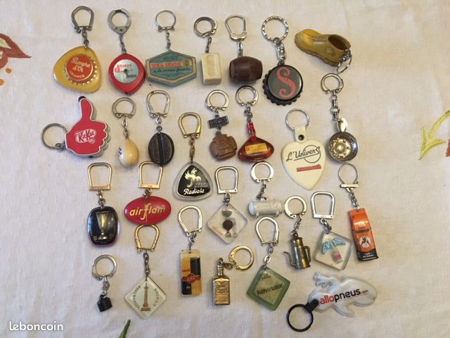 Porte clés Bourbon CITROEN Vintage Or Chevron 1960 DS 2CV GS - Collection