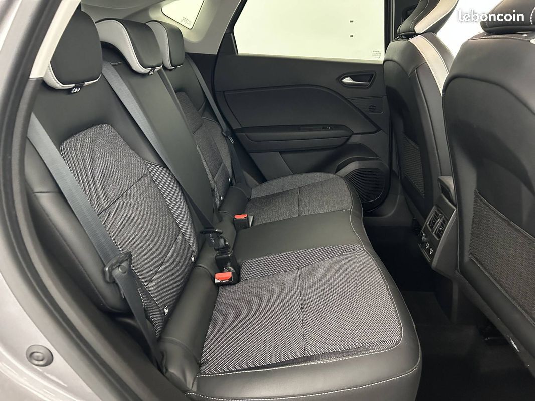 RENAULT Captur E-Tech Plug-in 160 - 21 Intens (image 16)
