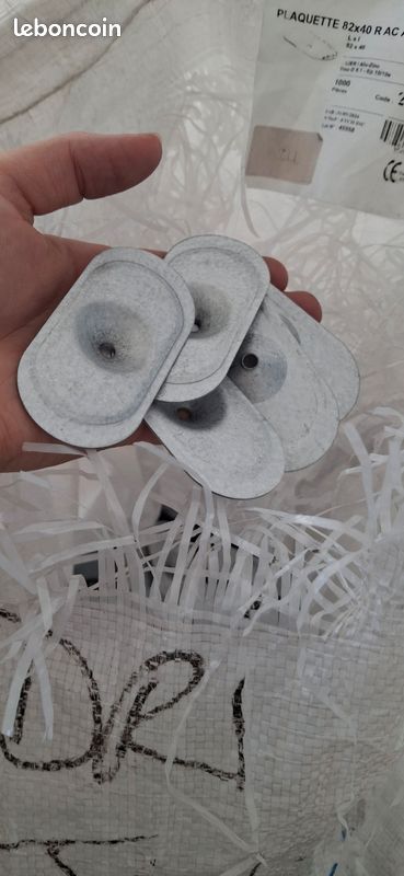 Plaquettes de fixation isolant + visserie (image 1)