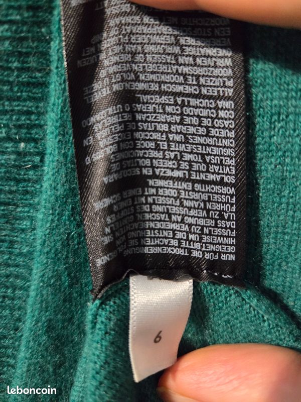 Pull à col rond en laine d'agneau Uniqlo x KAWS vert de la Collection - FW25 - FR