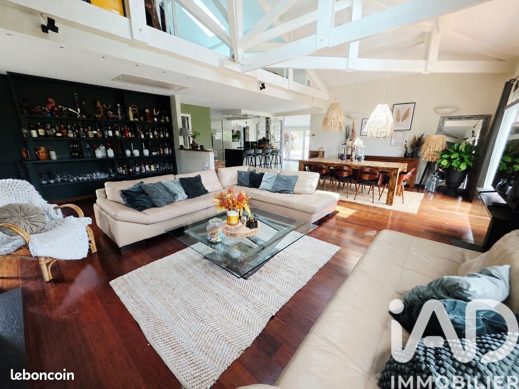 Maison 8 pièces 220 m² · à Carbon-Blanc · 220 m² · 598 000 €