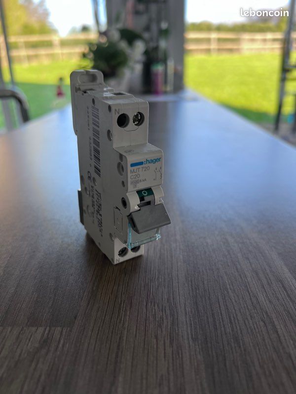 HAGER Disjoncteur 1p+n 4.5-6ka courbe c - 20a 1 module (image 1)