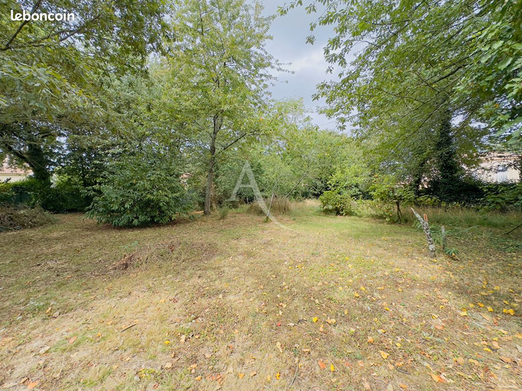 Terrain 650 m² LA ROCHE SUR YON (image 1)