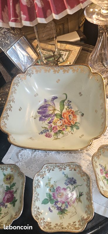 Service à mignardises en Porcelaine de Limoges – Décor Floral & Or – 5 pièces (image 2)