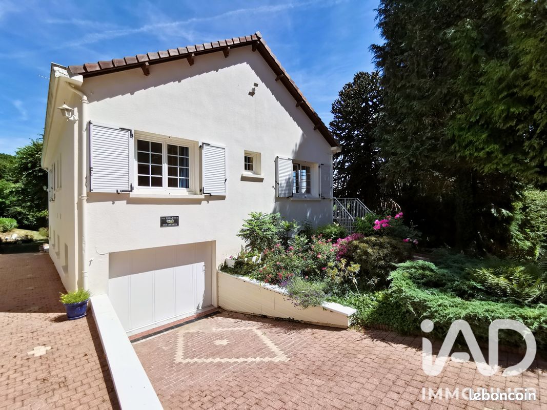 Maison 10 pièces 167 m² · à Chauché · 167 m² · 294 000 €