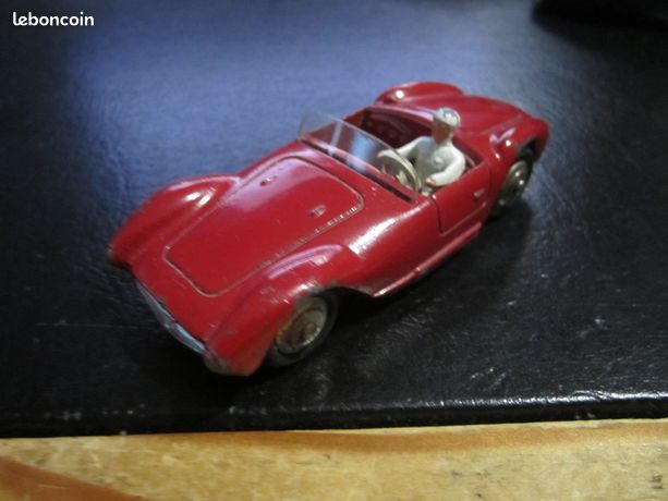 Dinky Toys France 1/43 - Maserati sport réf 22A et sa boîte reproduction