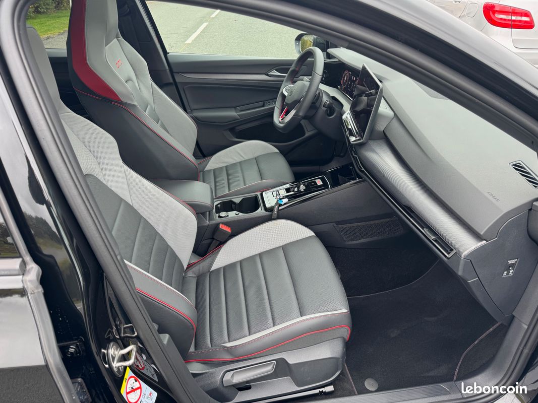 Volkswagen golf 8 gti clubsport face lift gti performance akra 8350 KMS MALUS A PREVOIR 10980 area view dcc toit ouvrant etat neuf rare garantie 11 2026 (image 3)