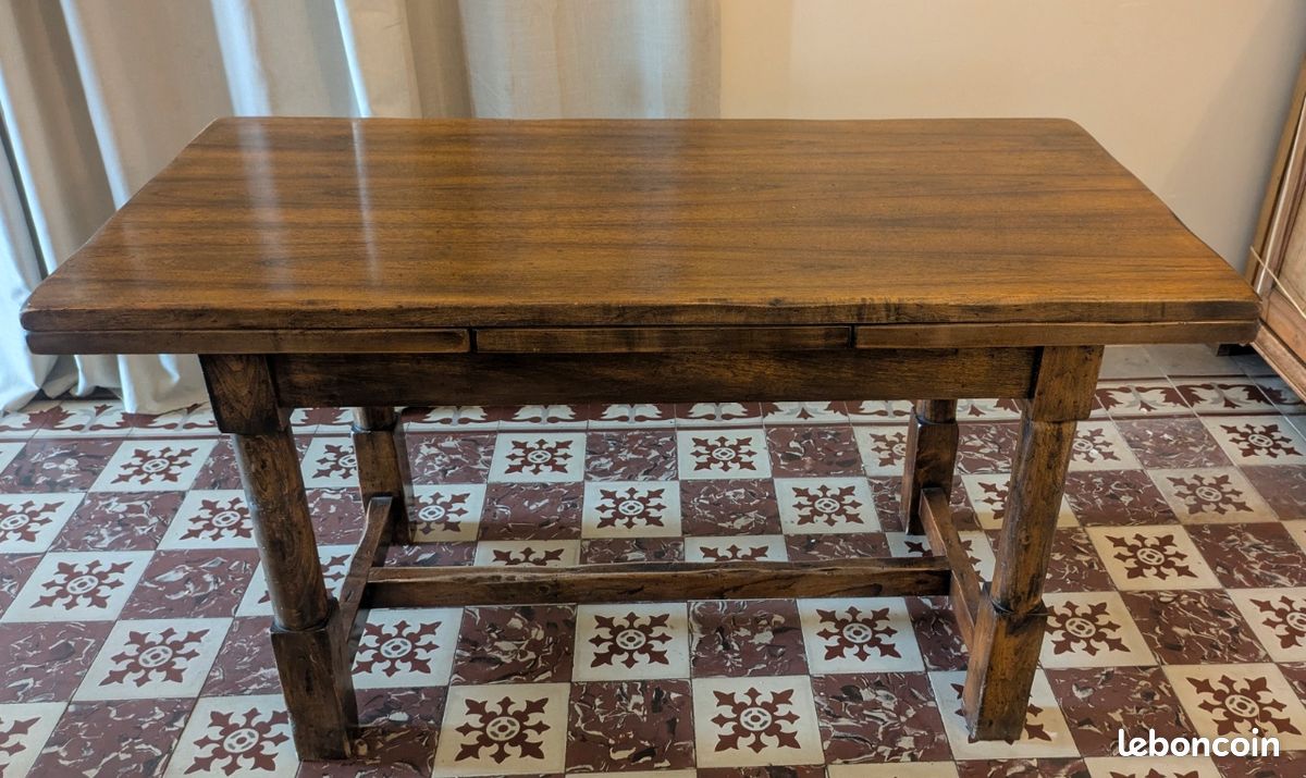 Table ancienne en bois massif avec rallonges intégrées – 142 cm à 245 cm (image 1)