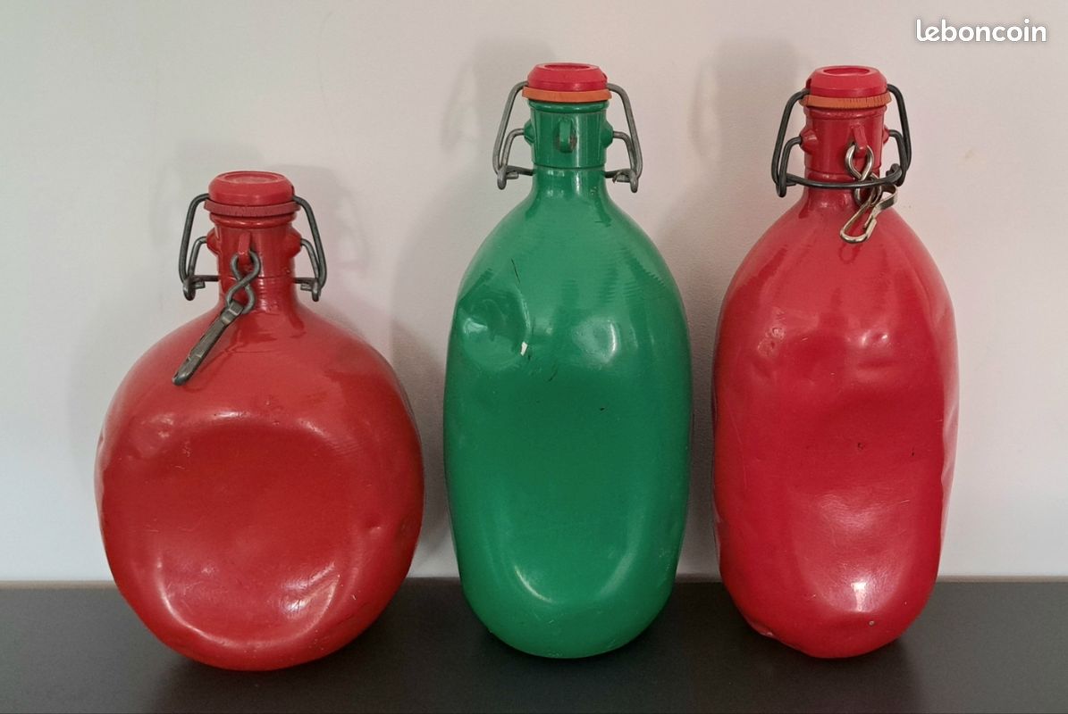 Gourde VINTAGE, années 70, LE GRAND TETRAS rouge BIEN LIRE L