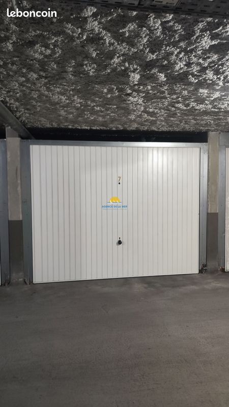 Parking 17 m² · à Fréjus · 17 m² · 140 €/mois