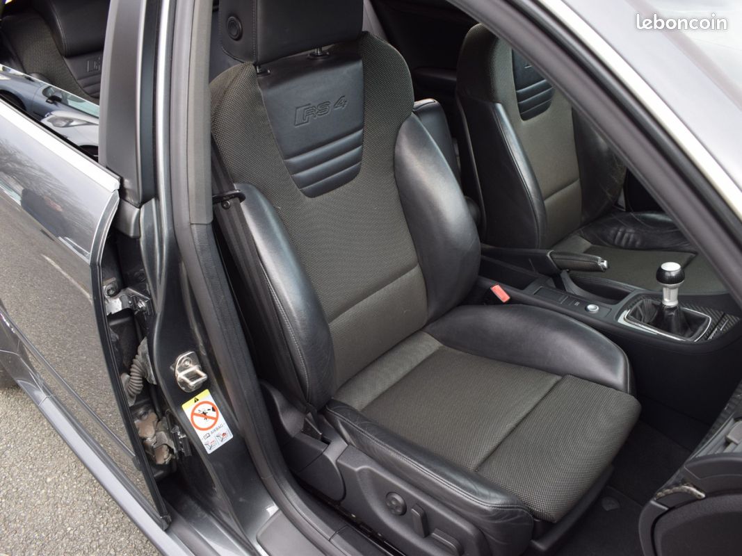 Audi rs4 avant b7 4.2 v8 420cv quattro bvm6 / pack f1 / pack carbone / disques ceramique / systeme bose (image 31)