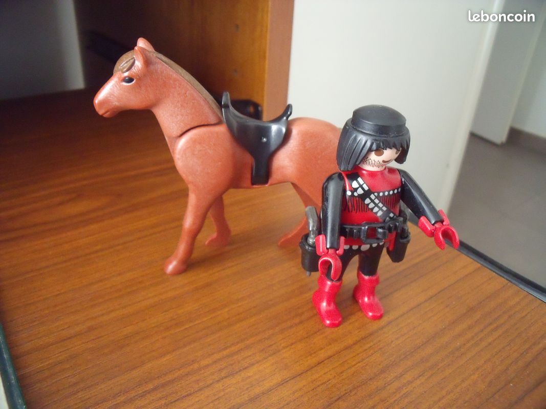 Playmobil : Un cow-boy bandit (cheval et accessoires) (image 1)