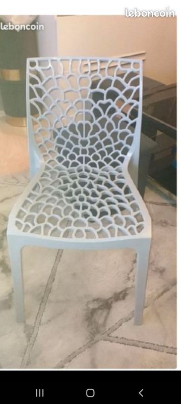 5 chaises neuves (image 1)