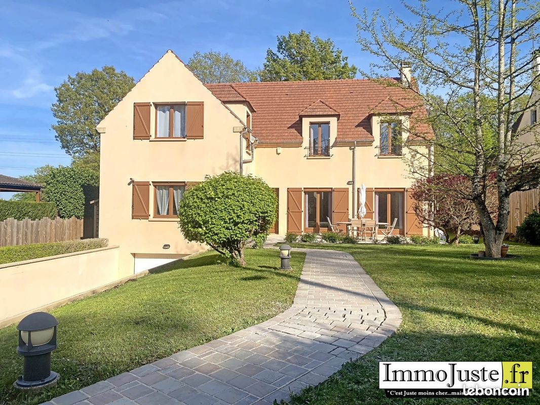 Maison 7 pièces 206 m² · à Les Essarts-le-Roi · 206 m² · 650 000 €