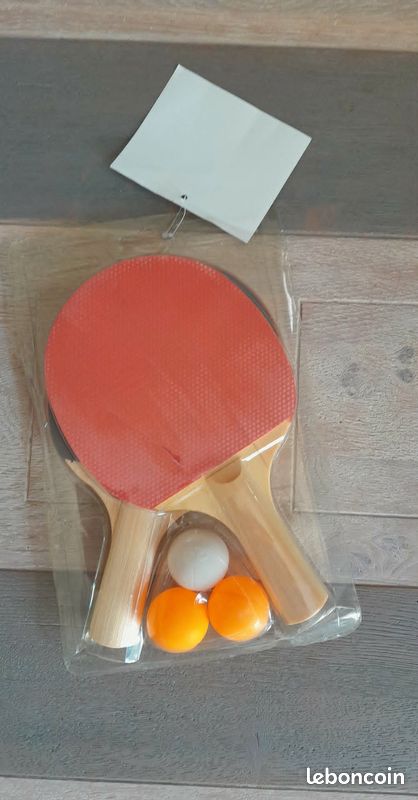 Lot de 2 Raquettes de Tennis de Table en bois + 3 Balles (image 1)