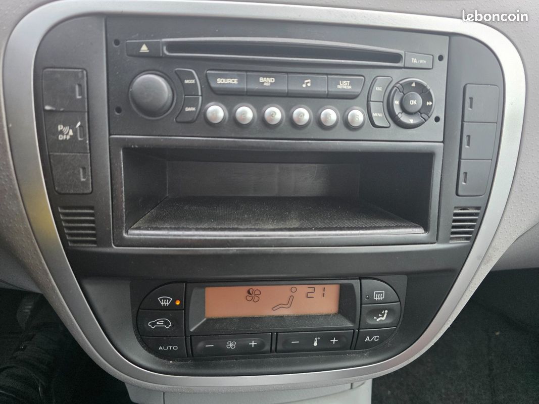 Citroën C3 1.4 HDI EXCLUSIVE 68CV BOITE AUTO (image 9)