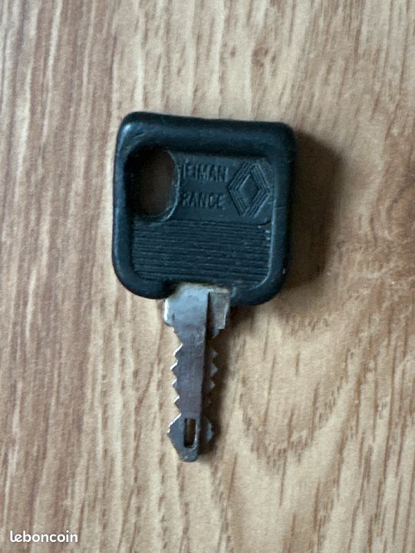Clé de voiture Renault 25 (image 1)