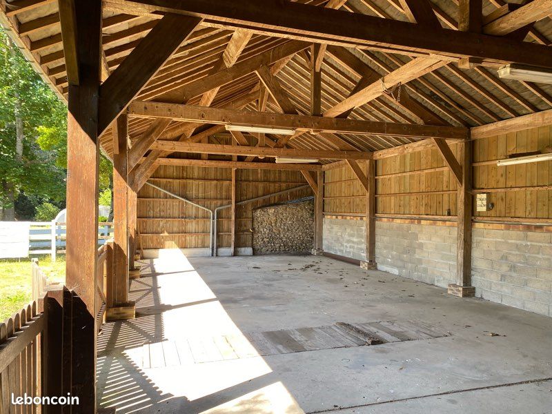 Parking · aux Granges-le-Roi · 150 €/mois