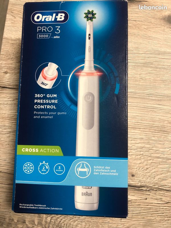 Brosse à dents Oral B Cross Action (image 1)