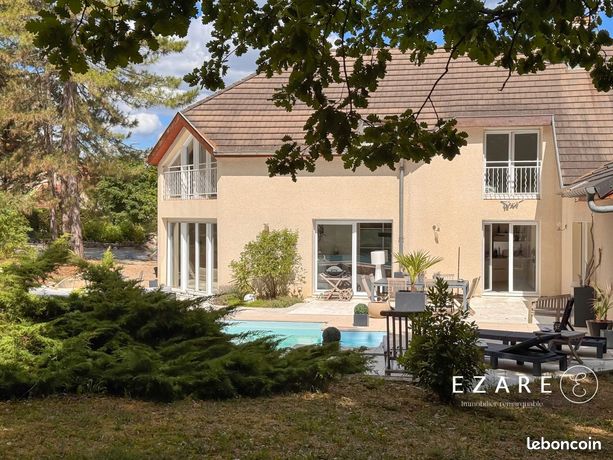 Maison 10 pièces 257 m² — 2