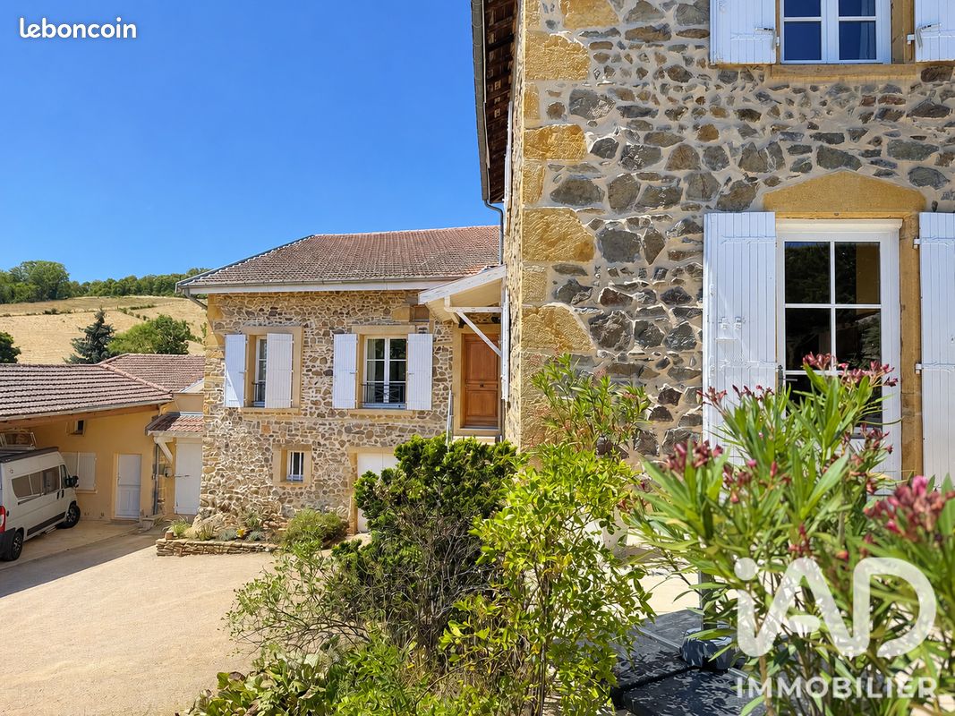 Maison 5 pièces 180 m² · à Saint-Vérand · 180 m² · 599 000 €