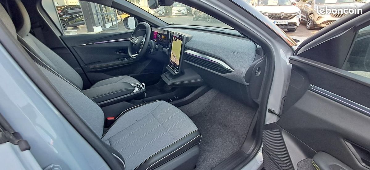 Renault Mégane E-TECH 220 AUTONOMIE CONFORT-24 TECHNO (image 10)