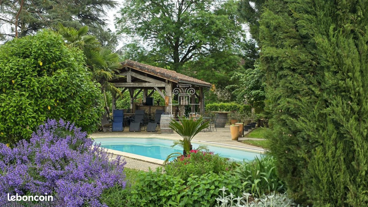 Propriété 16 pièces 430 m² (image 1)