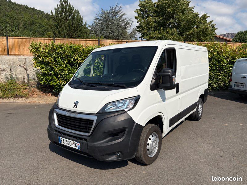 Peugeot boxer 330 l1h1 2.0 bluehdi 110 - finition premium – 3 places – 74 821 km (image 1)