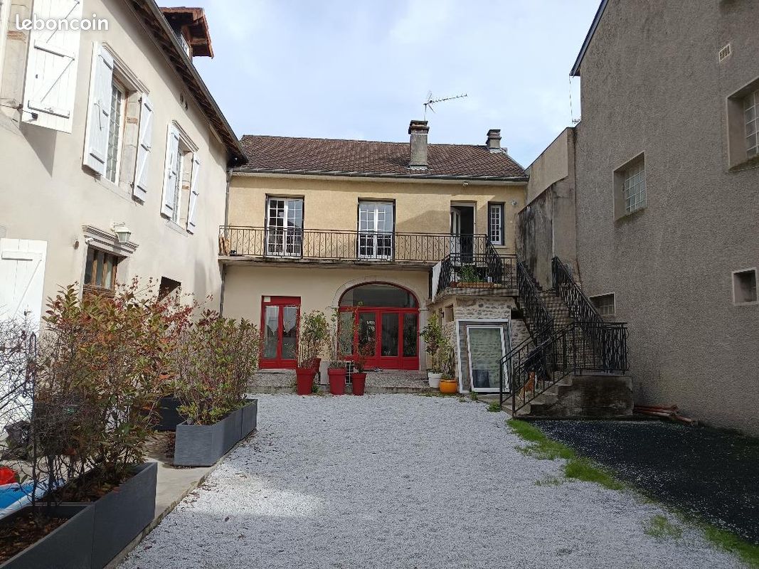 Appartement 6 pièces 100 m² · à Lescar · 100 m² · 990 €/mois