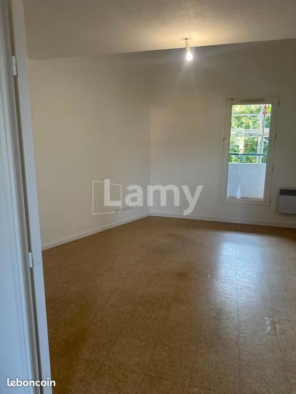 Appartement 2 pièces 50 m² · à Saint-Genis-Laval · 50 m² · 630 €