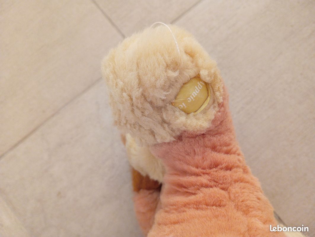 Vide grenier PELUCHES WALT DISNEY LE ROI LION propres et bon état (image 3)