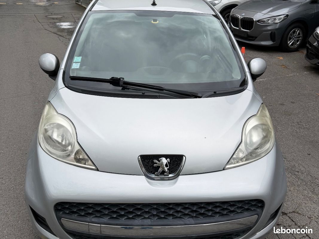 PEUGEOT 107 1.0e 12V 68ch BLUE LION Automatique (image 3)