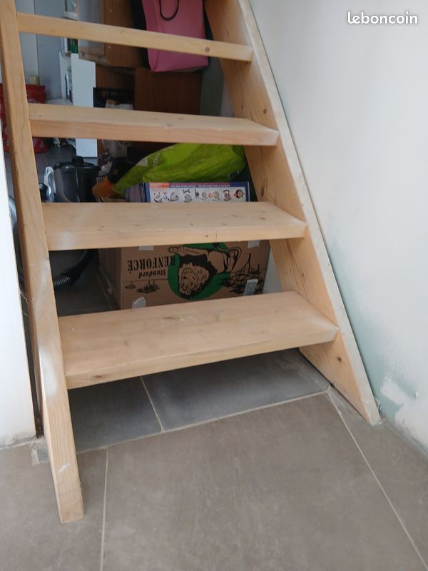 Escalier en bois de chantier (image 3)