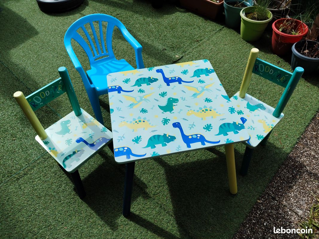 Table avec chaises et rangements dinosaure (image 6)