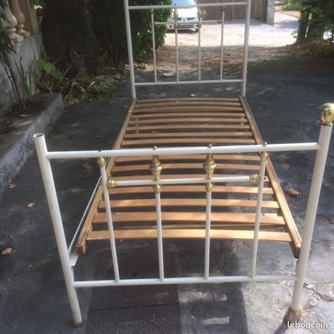 Lit simple metal avec sommier (image 1)