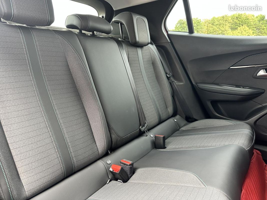 PEUGEOT 2008 1.2i S&S - 130 - BV EAT8 2019 Allure Pack PHASE 1 GARANTIE 12 MOIS (image 12)
