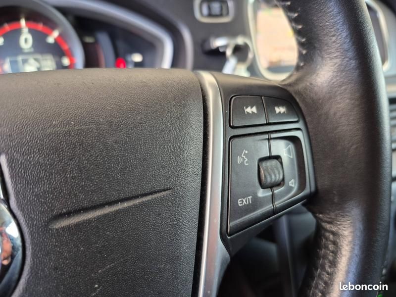 Volvo V40 D2 120ch Momentum Business Geartronic (image 19)