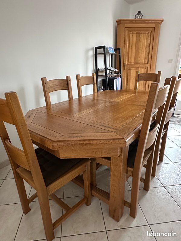 Table de salle à manger avec 6 chaises (image 1)