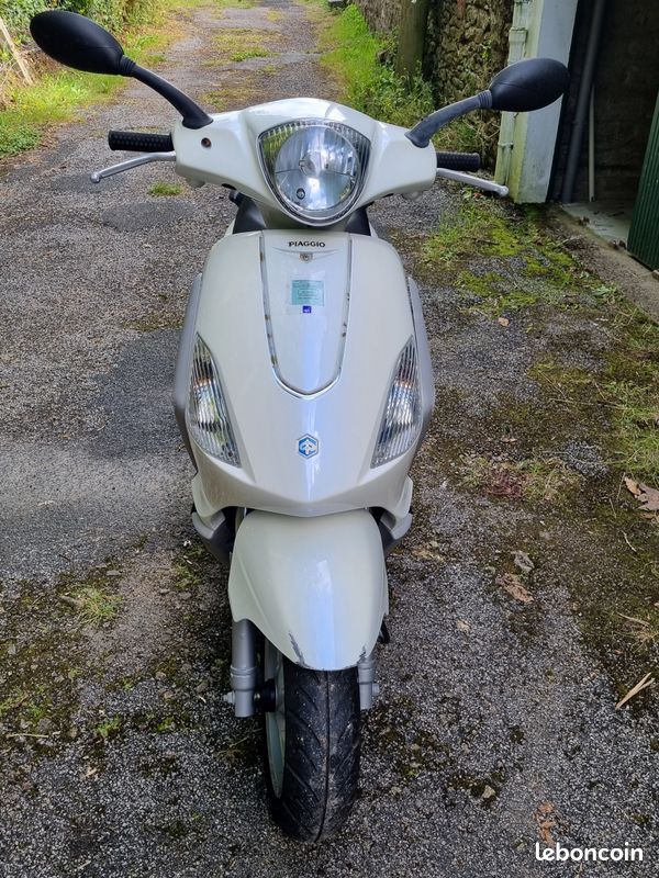 Vente scooter piaggio fly 50 Motos