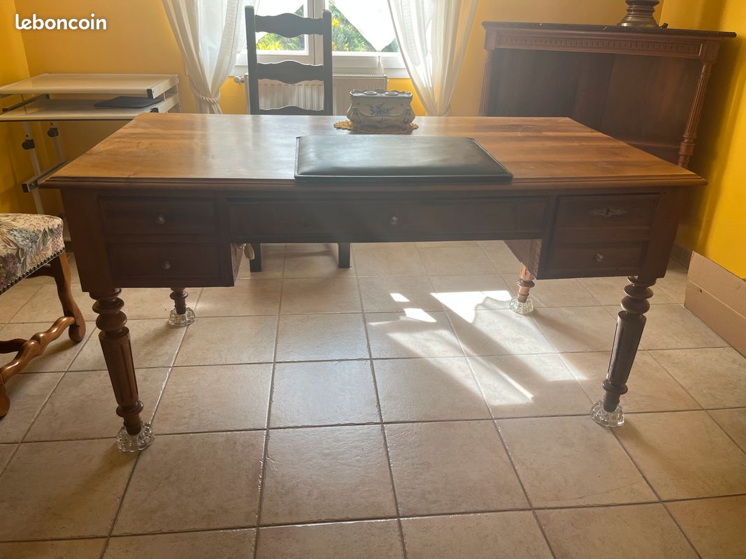 Bureau (image 2)