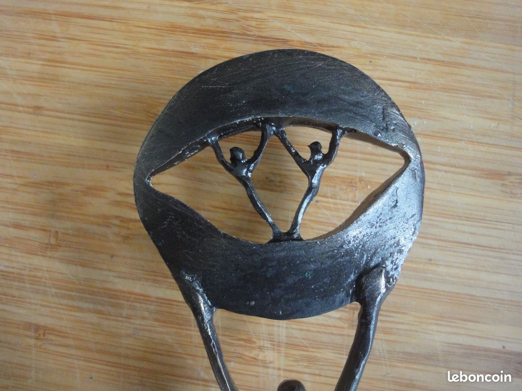 Sculpture en bronze de Corry Ammerlaan ,socle en marbre (image 4)