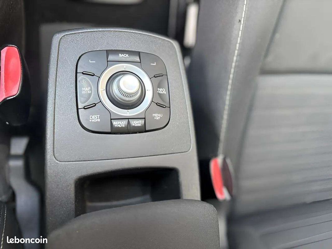 Renault SCENIC III 1.2 TCE 115CH ENERGY LIMITED 2015 (image 9)