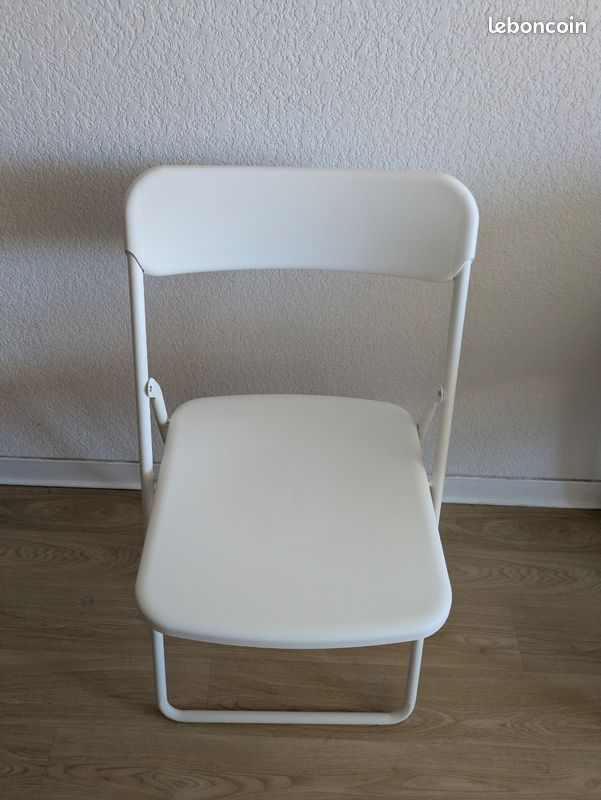 Chaise blanche (image 1)
