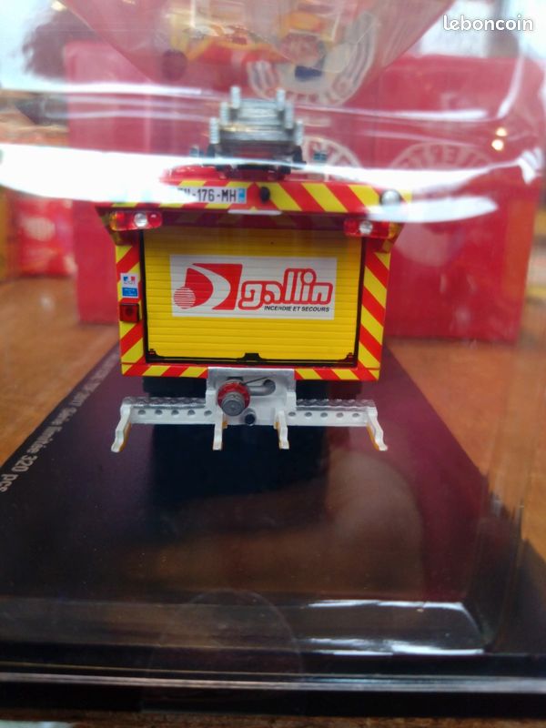 473758_5